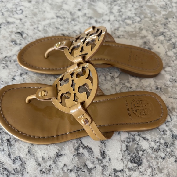 TORY BURCH MILLER SANDALS PATENT / TAN - Picture 2 of 5